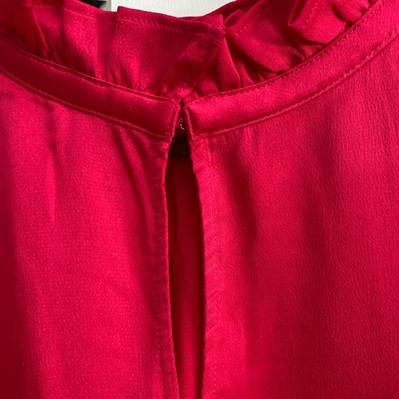 EUC Luxe pink satin ruffle top 🎀
Express size XL - Picture 2 of 6